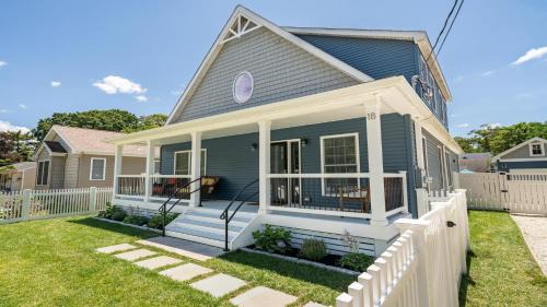 Town Bank House | Pet-Friendly Pool Bayside Coastal Cottage