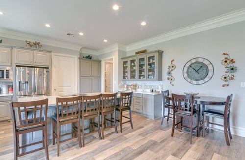 Lakeview  Jefferson County House | Pet-Friendly Port Arthur Retreat w/Fishing Pier!