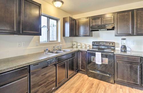 Poulsbo House | Pet-Friendly Poulsbo Abode w/Mountain Views!