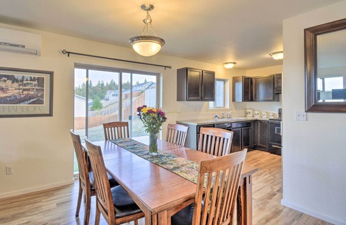 Poulsbo House | Pet-Friendly Poulsbo Abode w/Mountain Views!