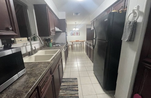 South Side House | Pet Friendly, Private Bkyd 4 bedroom