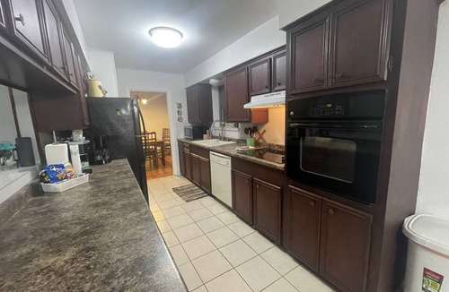 South Side House | Pet Friendly, Private Bkyd 4 bedroom