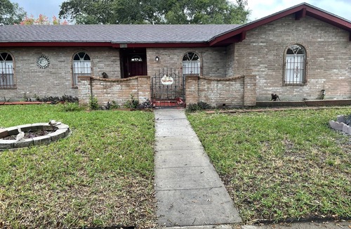 South Side House | Pet Friendly, Private Bkyd 4 bedroom