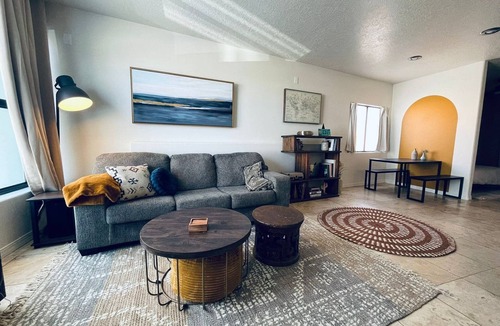 Nob Hill House | Pet Friendly! Private retreat in Nob Hill