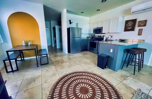 Nob Hill Apartment | Pet Friendly! Private retreat in Nob Hill