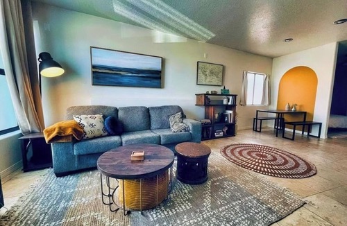 Nob Hill Apartment | Pet Friendly! Private retreat in Nob Hill