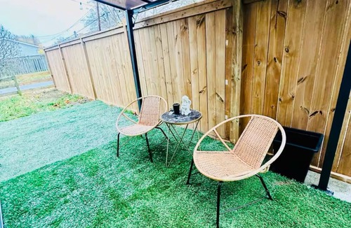 Pickering Apartment | Pet friendly private backyard Garden studio