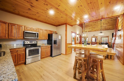 Cosby Cabin | Pet friendly! Private heated pool! Theatre!