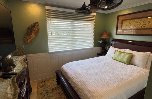 Diamond Head - Kapahulu - St. Louis House | Pet Friendly Private Room In Shared Guesthouse