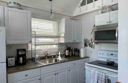 Charlestown House | Pet-Friendly Private Beach Oceanfront Cottage