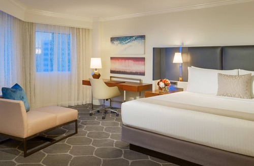 Uptown Hotel | Pet-friendly Property! Comfortable Unit, Outdoor Pool, Near to Bayou Bend!