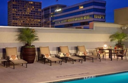 Uptown Hotel | Pet-friendly Property! Comfortable Unit, Outdoor Pool, Near to Bayou Bend!