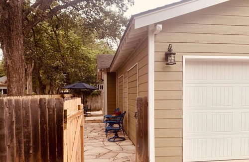 Seguin Cottage | Pet Friendly - Quaint Seguin Cottage - Convenient to Downtown