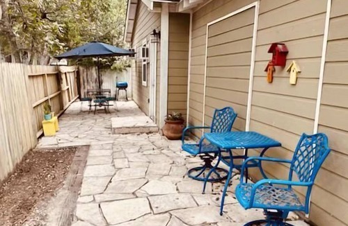 Seguin Cottage | Pet Friendly - Quaint Seguin Cottage - Convenient to Downtown
