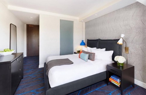 Music Row Hotel | Pet Friendly Queen Stay Near Gibson Guitar Factory! Gym Access, & Parking!