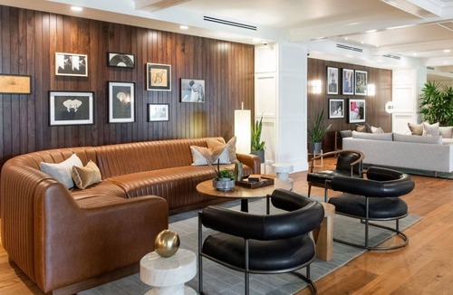 Music Row Hotel | Pet Friendly Queen Stay Near Gibson Guitar Factory! Gym Access, & Parking!