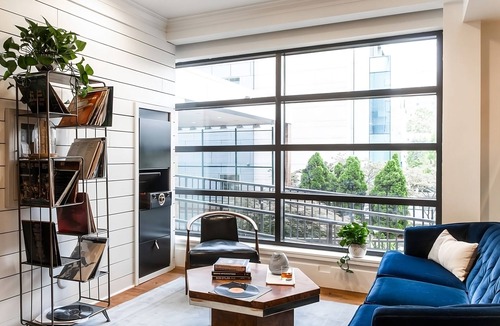 Music Row Hotel | Pet Friendly Queen Stay Near Gibson Guitar Factory! Gym Access, & Parking!