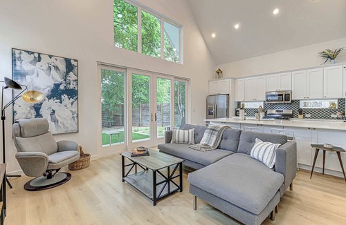 Galindo House | Pet Friendly | Quiet Neighborhood Near S. Lamar