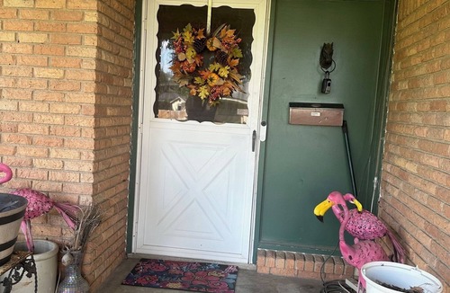 Temple House | PET FRIENDLY QUIET NEIGHBORHOOD!