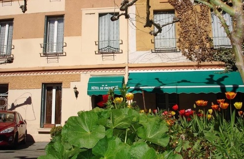 Digne-les-Bains Hotel | Pet-Friendly Room w Parking Close to Local Trails