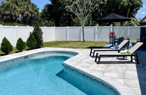 Royal Palm Beach House | Pet friendly Royal Palm oasis with pool