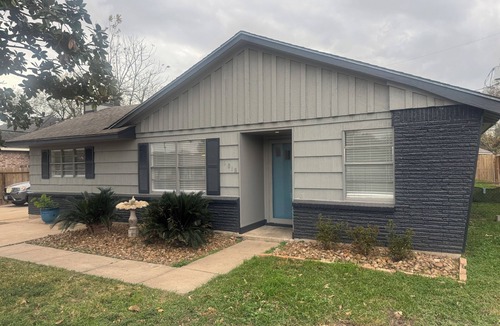 Garden Oaks House | Pet-Friendly Ranch Style Home in NW Houston