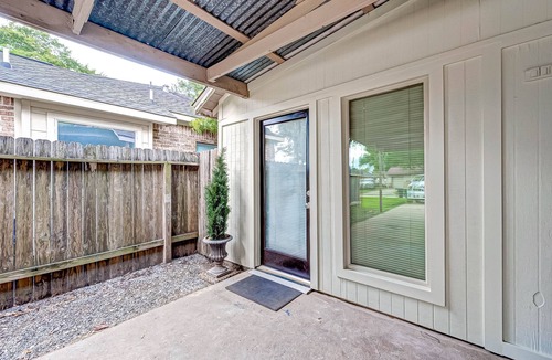 Garden Oaks House | Pet-Friendly Ranch Style Home in NW Houston