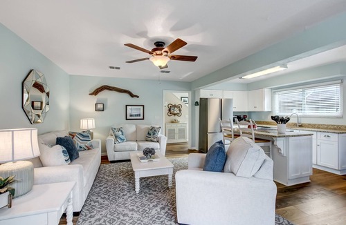 Fernandina Beach House | Pet Friendly | Renovated Forest Ridge Villa | 5-7 Minute Walk to the Beach | Community Pool & Tennis
