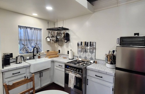 Staples Cottage | Pet-Friendly Relaxed Tiny Cottage