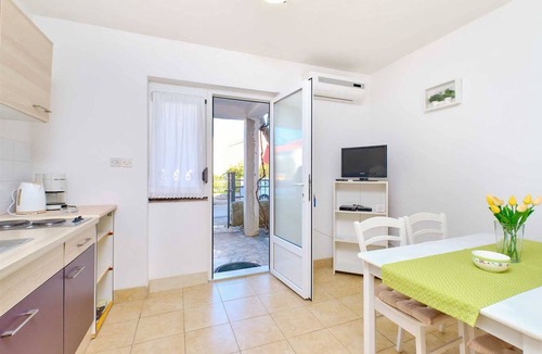 Cove Murtar Apartment | Pet-Friendly Retreat for Two