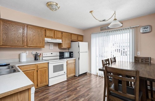 Indianapolis Condo | Pet Friendly Retreat near Indianapolis