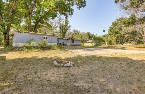 Baldwin House | Pet-Friendly Retreat Over 3 Acres in Baldwin!