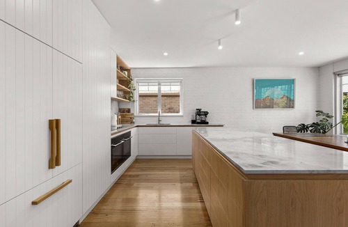 Barwon Heads House | Pet friendly Riverside Retreat