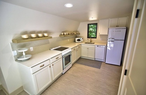 Berwick Cabin | Pet-Friendly River Escape | A-Frame Cabin w/Kitchen | Close to Trails