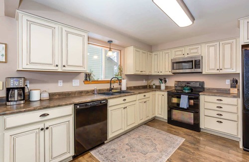 Three Rivers House | Pet-Friendly Riverfront Home w/Deck