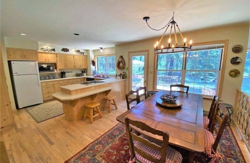 Durango Cabin | Pet Friendly Riverfront Cabin