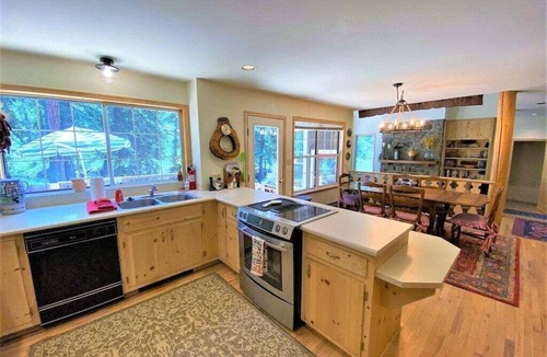 Durango Cabin | Pet Friendly Riverfront Cabin