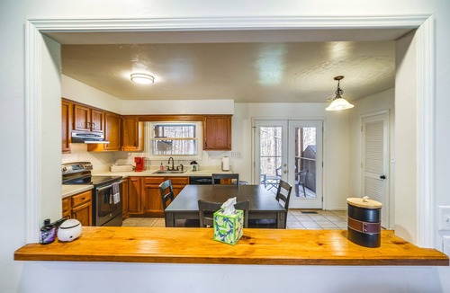 Roanoke House | Pet-Friendly Roanoke Home w/Fire Pit + Grill!