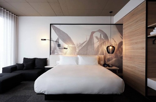 Brossard Hotel | Pet-Friendly Room w/Kitchenette + Close to Spas, Bars & Shopping in Brossard