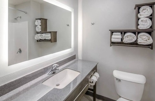 Pooler Hotel | Pet-Friendly Room w/Kitchen, Free Parking, Breakfast Available