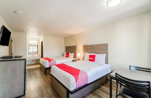 FM 1960 Hotel | Pet-Friendly Room w/Nearby Attractions
