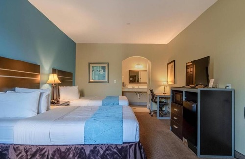 Moulton Hotel | Pet Friendly Room With Parking Near Kloesel’s And Breakfast Included
