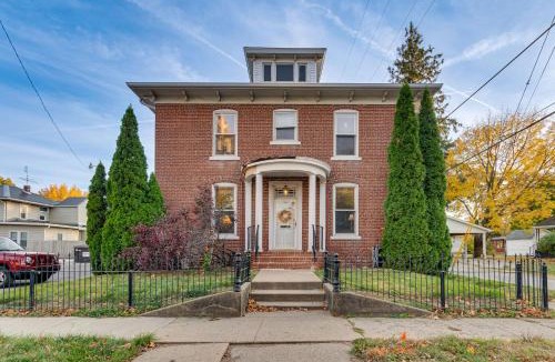 Virden House | Pet Friendly Route 66 Library Home!
