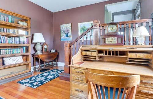 Virden House | Pet Friendly Route 66 Library Home!