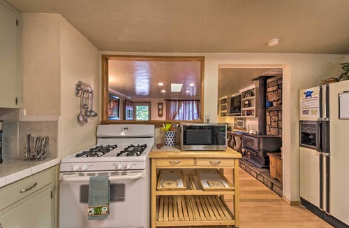 Ruidoso Cabin | Pet-Friendly Ruidoso Cabin w/Hot Tub & Fire Pit