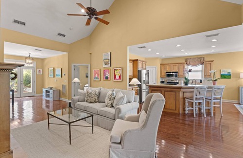 Saint Simons Heights House | Pet Friendly | Spacious Kitchen | Wine Fridge | Garage | Decks | Bonus Room | Fenced Backyard