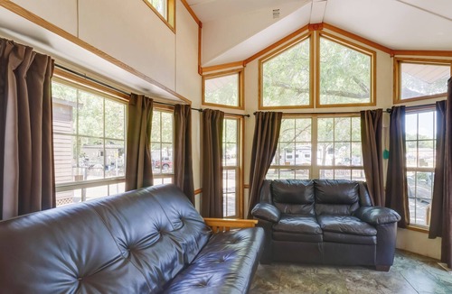 Sallisaw Cabin | Pet-Friendly Sallisaw Cabin: Hikes, History & More