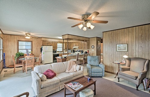 Holden Beach House | Pet-Friendly Second Row House Steps to Beach!