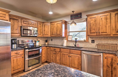 Seguin House | Pet-Friendly Seguin Retreat w/Deck & River Views!