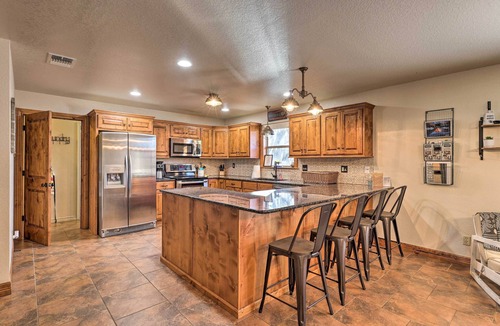 Seguin House | Pet-Friendly Seguin Retreat w/Deck & River Views!
